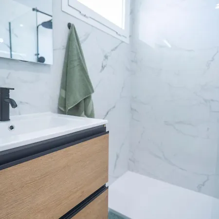 Blue Sea Unique In - Short Walk To The Beach Apartment *